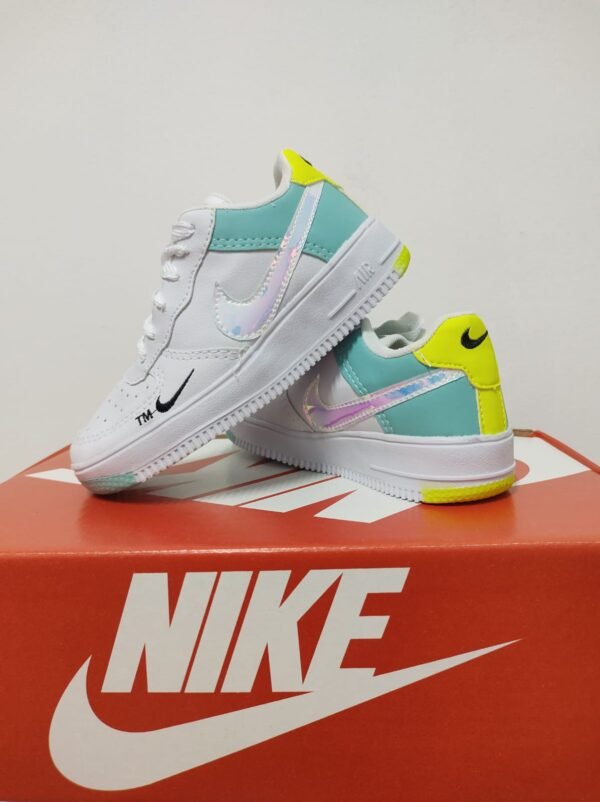 12 NIKE 26 AO 33