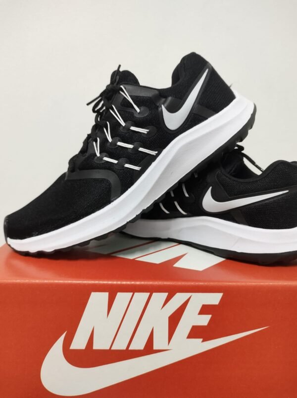17 NIKE 38 AO 43