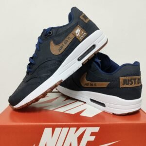 17 NIKE JUST 38 AO 43