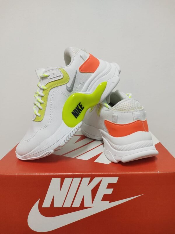 30 NIKE 34 AO 39