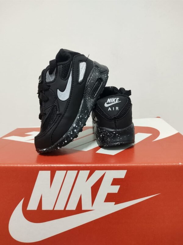 33 NIKE BABY 18 AO 26
